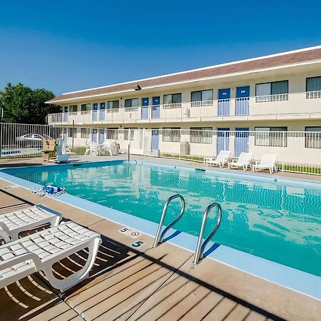 Park Inn By Radisson, Thornton Exterior photo