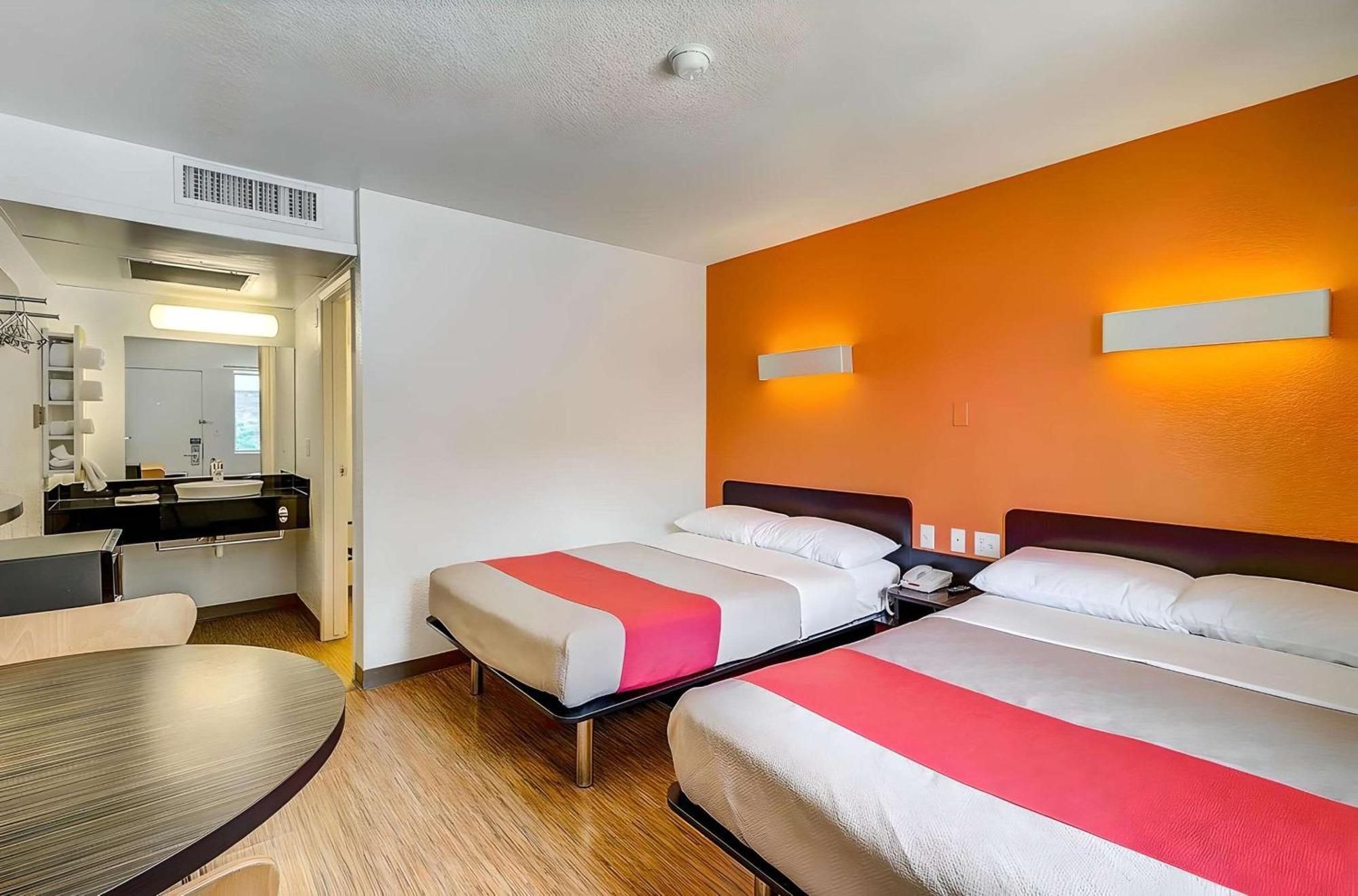 Park Inn By Radisson, Thornton Exterior photo