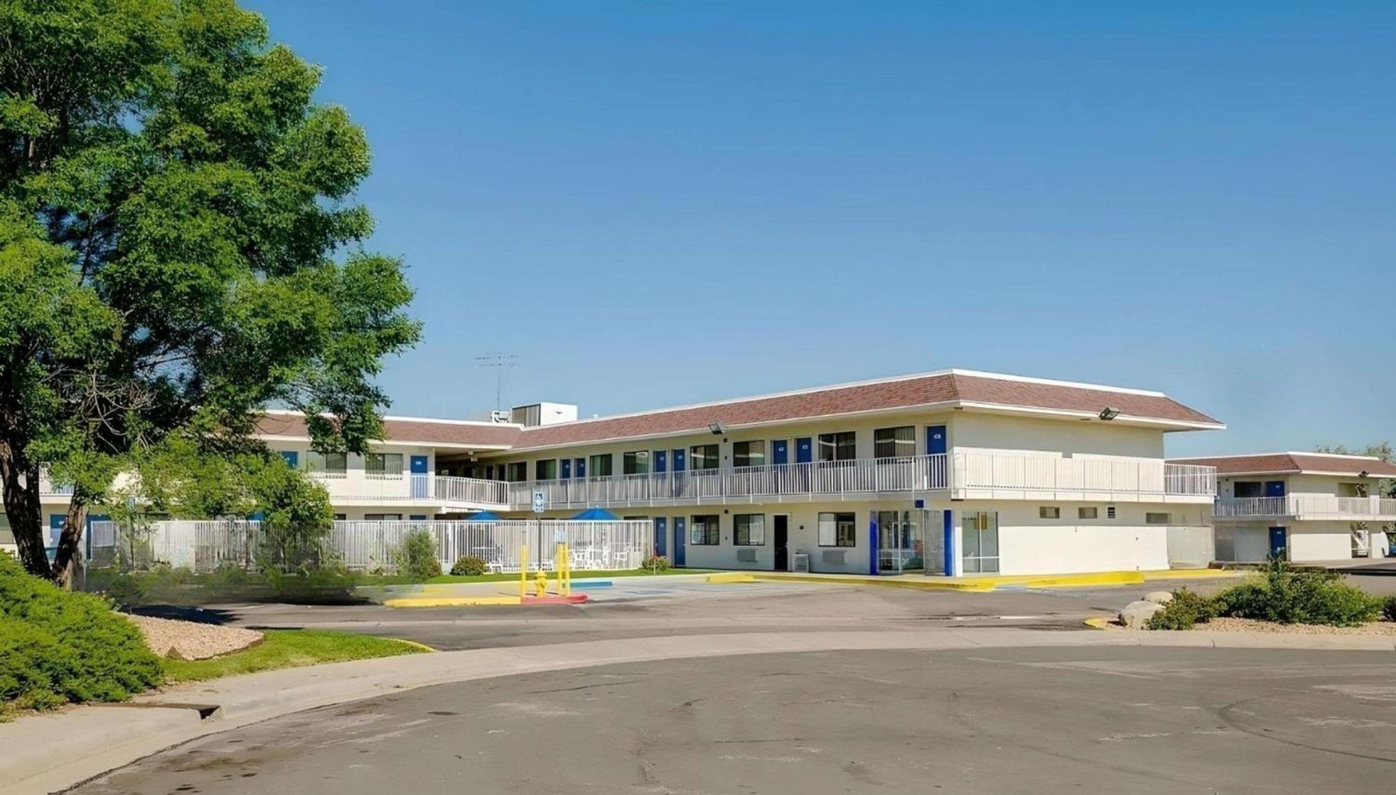 Park Inn By Radisson, Thornton Exterior photo