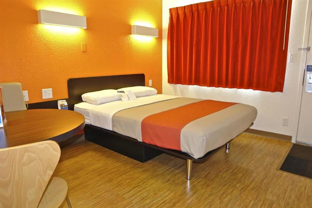 Park Inn By Radisson, Thornton Room photo