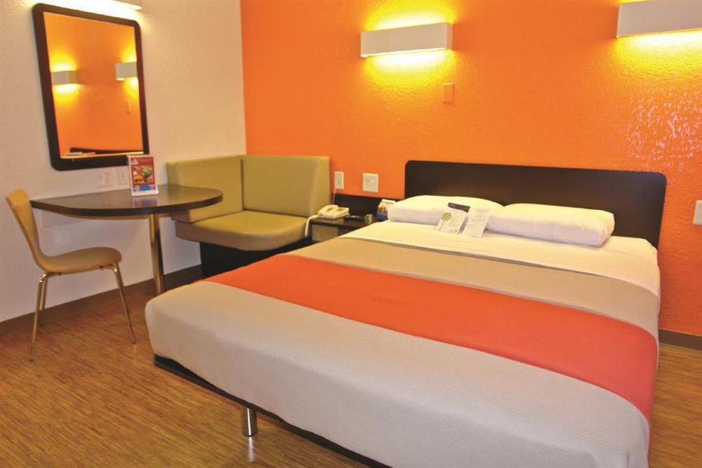 Park Inn By Radisson, Thornton Room photo